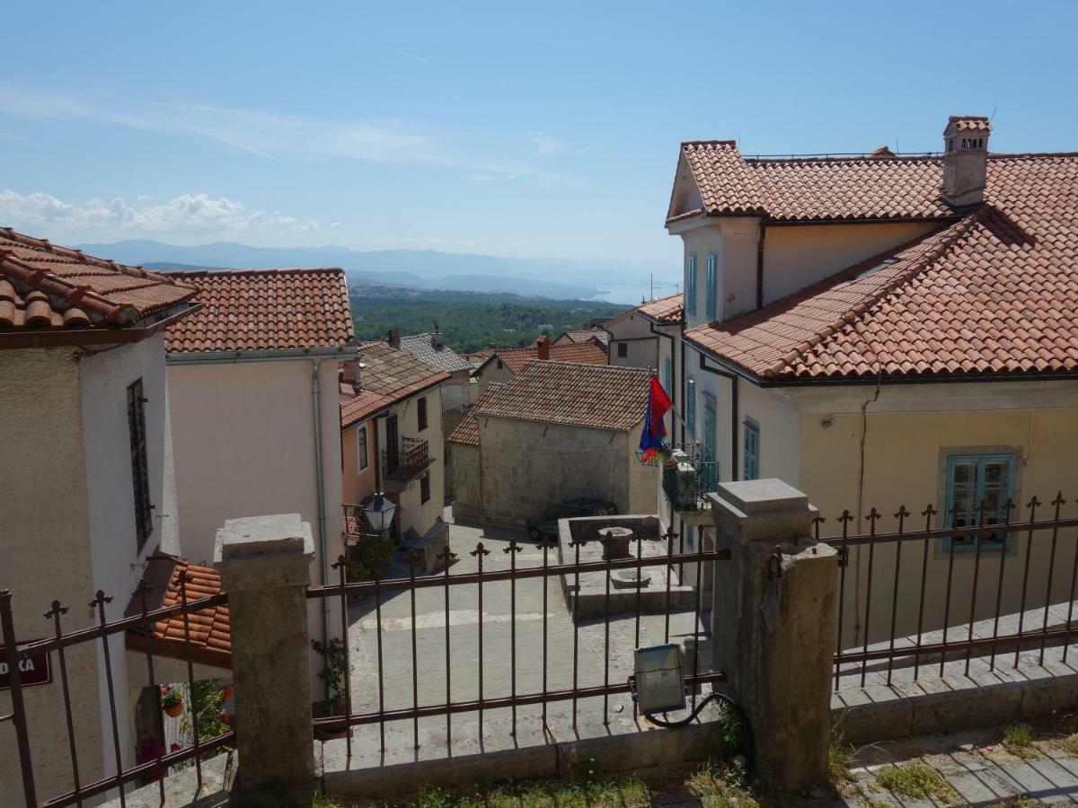 Apartments Vincent Кастав Екстериор снимка