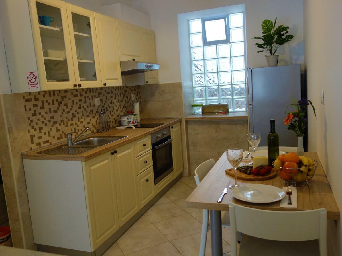 Apartments Vincent Кастав Екстериор снимка